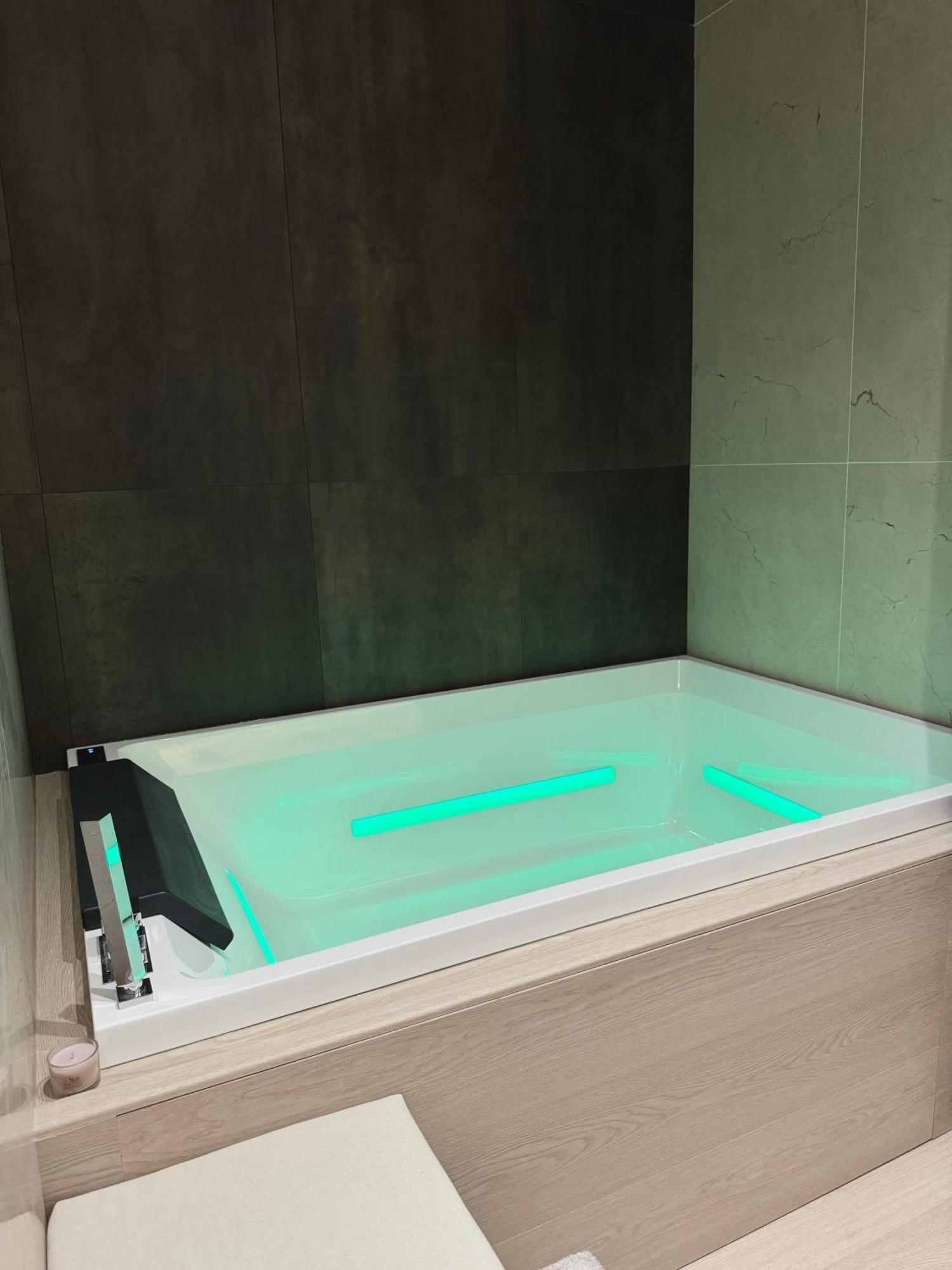 18Zero2 Luxury Rooms Bari Extérieur photo